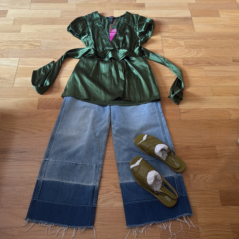 BCBGMaxAzria Forest Green Silk Blouse📍FIRM📍 - Picture 11 of 16